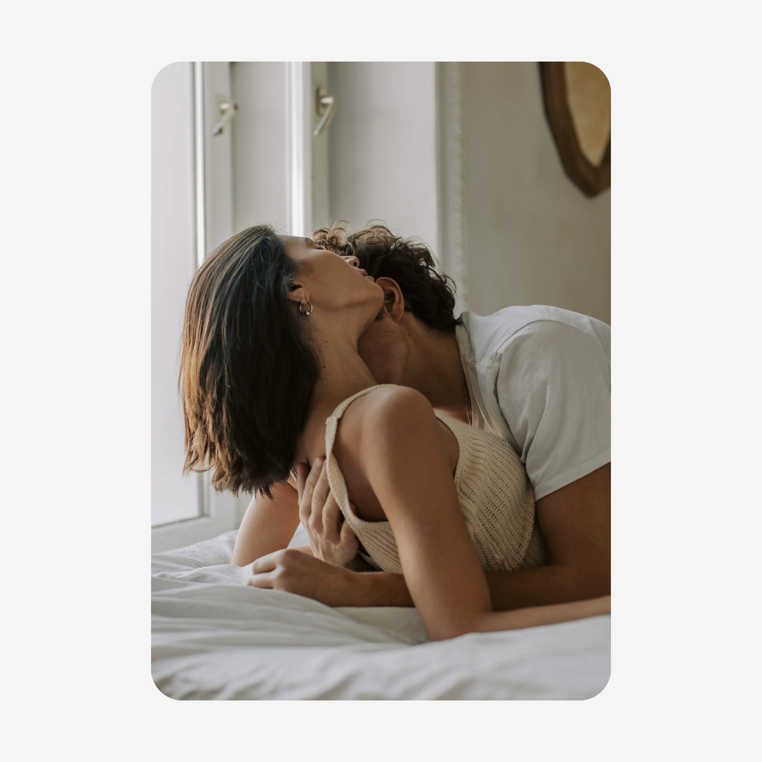Een man en vrouw hebben een intiem moment